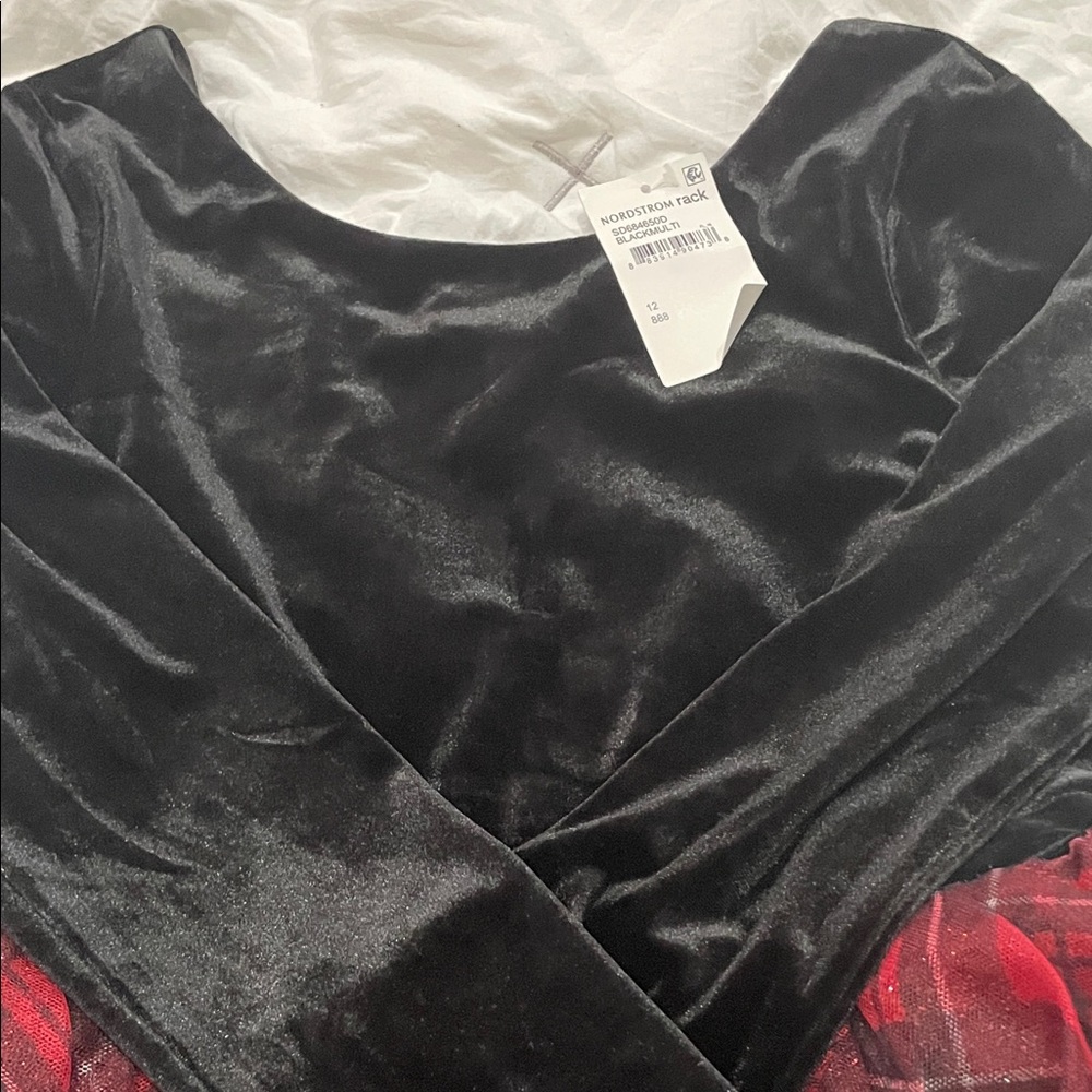Holiday Black Velvet Long Sleeve Dress - Picture 7 of 7